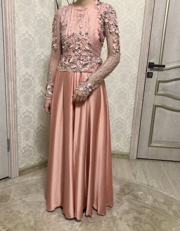 вечернее платье нежно розового: Вечернее платье