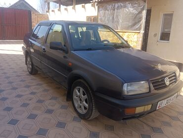 Volkswagen: Volkswagen Vento: 1992 г., 1.8 л, Механика, Бензин, Седан