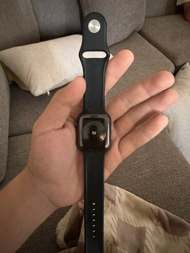 swatch x omega купить: Apple Se1‑часы с прямоугольным экраном и черным силиконовым ремешком