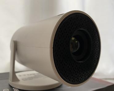 3 kameralı videoregistrator: Yeni Portativ Proyektor — 1