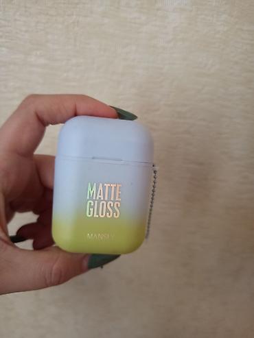 matt pear: Mansly Matte Gloss 2‑də‑1 dodaq məhsulu - Qablaşdırma: qulaqcıq etüi — 2