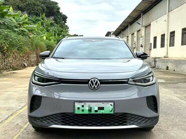 электромобили из китая: Электрический кроссовер Volkswagen ID.4 в сером цвете с характерными