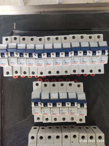 gewiss: ABB və Gewiss markalı, C32 və C40 modellərində olan elektrik açarları