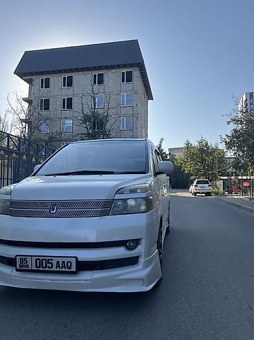 Voyah: Toyota Voxy: 2005 г., 2 л, Вариатор, Бензин, Минивэн — 1