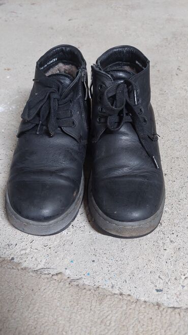 черные мужские ботинки: !!в идеальном состоянии!!одеты 1 сезон,цена снижена,Натуральная кожа