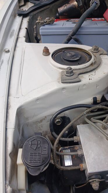 Toyota: Toyota RAV4: 2 l | 1998 il Krossover — 8