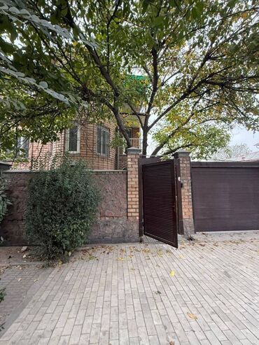 Долгосрочная аренда домов: 200 м², 7 комнат — 23