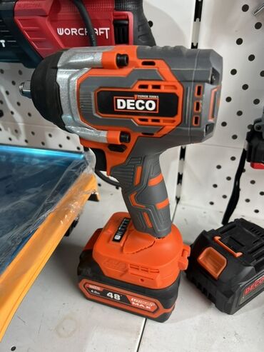 батарея для отопления: Беспроводной ударный гайковерт Deco с серым корпусом и оранжевыми