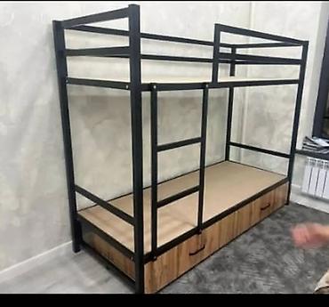 bunk bed: Двухъярусная кровать с металлическим каркасом и выдвижными ящиками — 1