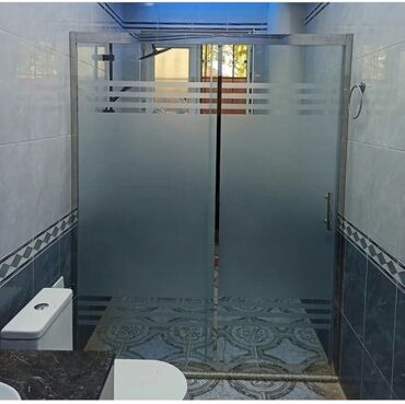 Duş kabinaları, arakəsmələr: Yeni Arakəsmə, Düzbucaqlı, Pulsuz çatdırılma — 26