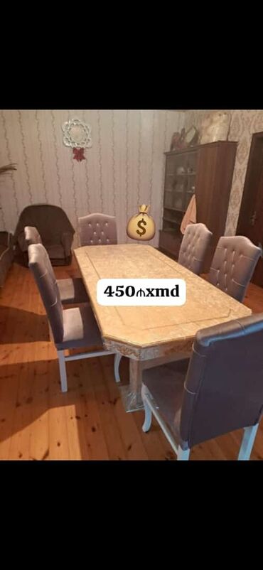 Komodlar: Masa ve oturacaq rəng seçimi var