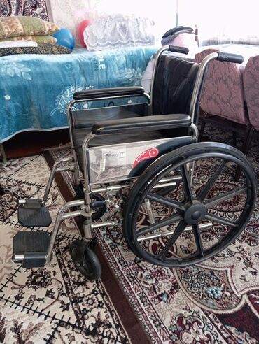 Antiseptiklər və dezinfeksiyaedici vasitələr: Bu əlil arabası, istifadəçinin rahatlığını təmin etmək üçün nəzərdə