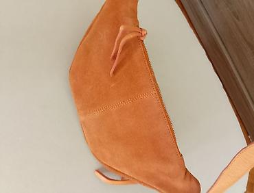 Torbe: Pieces nova torbica od prirodne kože, 3 odvojene pregrade. 34 X 14 X — 7