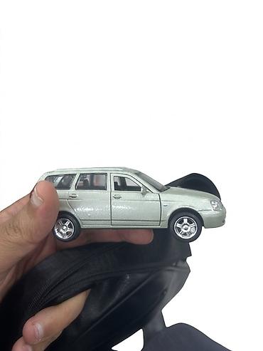 Oyuncaq nəqliyyat: LADA Priora universalı miqyaslı model avtomobil - Realistik detal — 3
