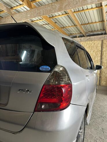 Другой тюнинг: Тонировка, полировка фар и оклеивание кузова Номер Адрес  — 5