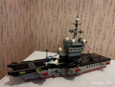 детские товары бу: Конструктор LEGO. Авианосец. Длина модели 48 см, высота 35 см. Все