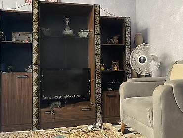 mebel skaf: TV stendi və vitrinli divar dolabı dəsti - Material: laminat ağac — 2