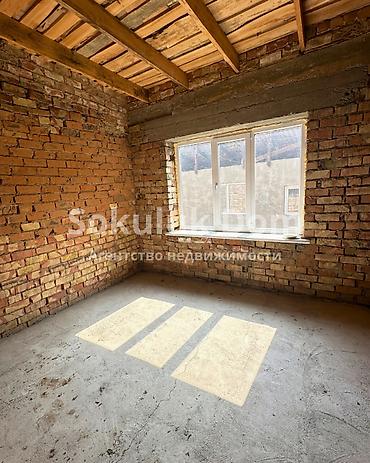 1 bedroom: 🏠Продается дом в с. Сокулук, не далеко от трассы 🟡Комнаты: 4 🟡Участок — 10