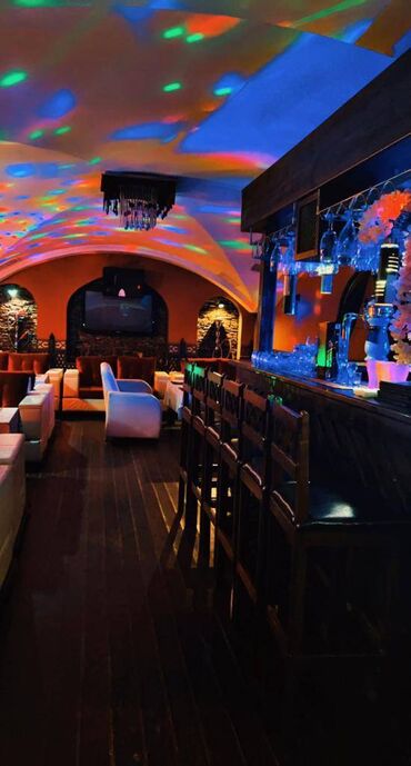 Restoran, kafelər: Azadliq metrosuna yaxin yerləşən pab, ümumi sahəsi 200 kv,m olan, ayi — 12