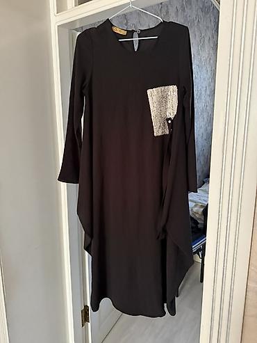cəkmə: Qara rəngli uzunqol paltar - Model: Dizaltı uzunluqda, asimmetrik — 1