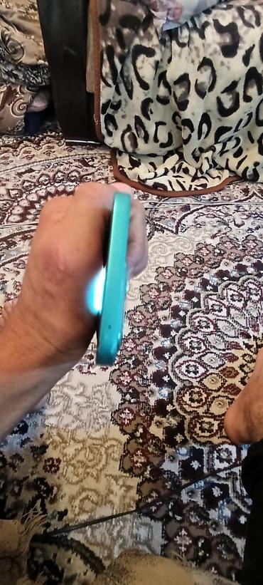 kamera digital: Satılır: yaşıl rəngli smartfon Xüsusiyyətlər: - Korpus: düz kənarlı — 4