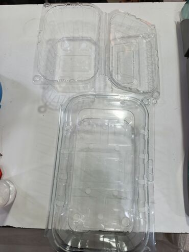 Yemək konteynerləri: Şəffaf plastik qablar, müxtəlif ölçülərdə və formalarda satılır. Yemək