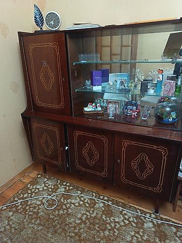 stul tek: Klassik üslubda iri vitrinli bufet - Material: tünd ağac (parlaq lak — 1