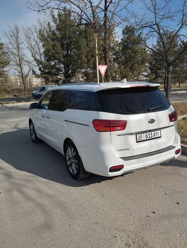 Kia: Kia Carnival: 2018 г., Минивэн — 3