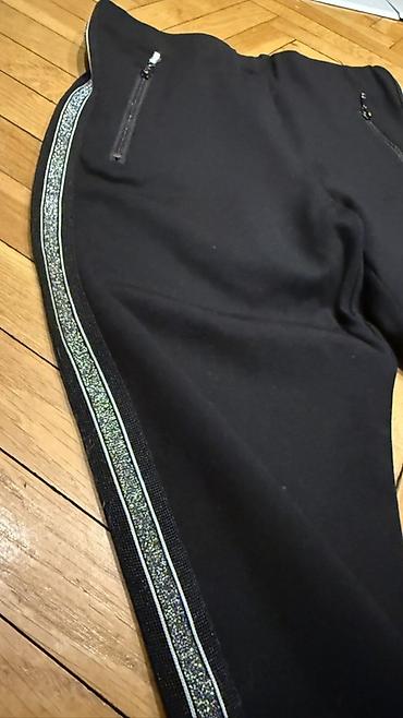 c: Crne ženske pantalone brenda 17&CO Casualwear, modernog i — 2