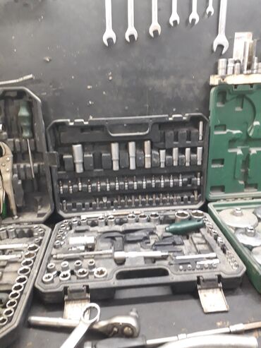 Digər alət dəstləri: Peşəkar mexaniki alətlər dəsti və asma panel Məhsulun tərkibi: - — 4