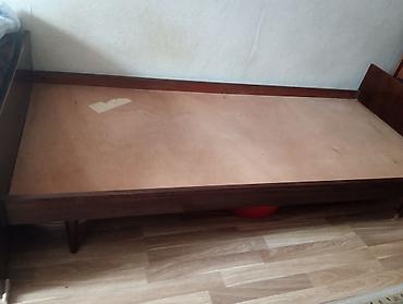 Tək nəfərlik taxta çarpayı karkası Qeyd: Matras daxil deyil.Qarayev m
