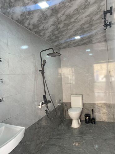 Uzunmüddətli kirayə evlər: 3 otaqlı həyət evi – geniş eyvanlı Xüsusiyyətlər: - Geniş, üstü taxta — 11