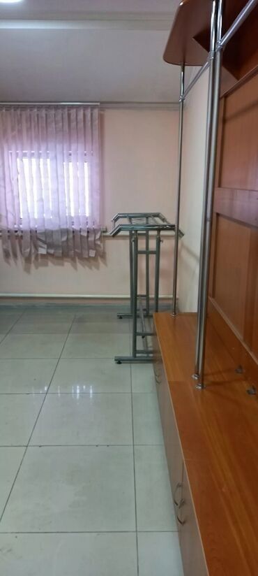Другая коммерческая недвижимость: Кызыл-Аскер 

Сдается помещение 20кв под офис на 2 этаже без мебели