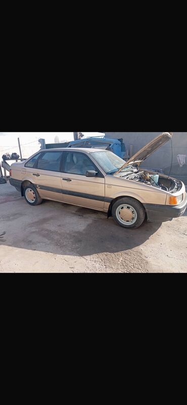 Volkswagen: Volkswagen Passat: 1990 г., 1.8 л, Механика, Бензин, Седан — 4