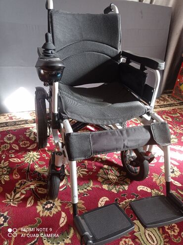 в связи с: Прода́ю инвалидную коляску на электромотора́х, приобреталась на заказ