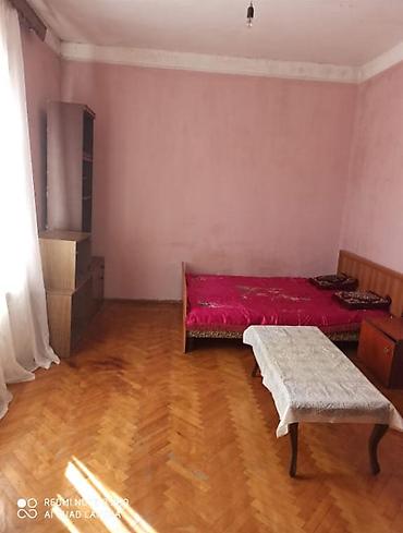 Otaqlar: 1 otaq 18 kv. mətbəx 6 kv, içində soyuducu, paltaryuyan maşın və — 1