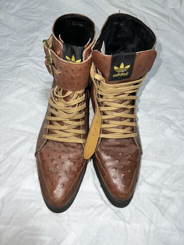 обувь оригинал: Ботинки Adidas 100% Original Эксклюзив модель. Острый носок сейчас в