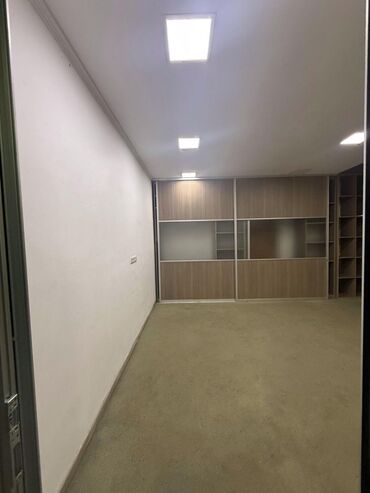 Офисы: Сдаю Офис, 27 м², В административном здании, 1 линия