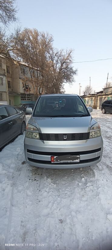 Toyota: Toyota Voxy: 2003 г., 2 л, Автомат, Бензин, Минивэн