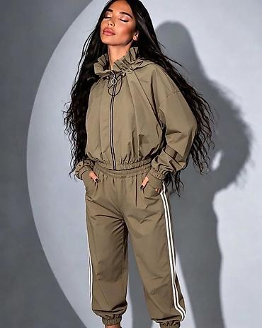 sergio taschini: Zenski sportski komplet – jakna + pantalone
3500din
S M L — 2