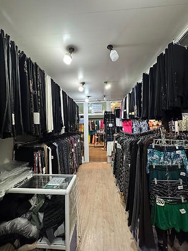 Продажа торговых контейнеров, Дордой рынок, 40 тонн, С оборудованием at lalafo.kg Продажа торговых контейнеров, Дордой рынок, 40 тонн, С оборудованием