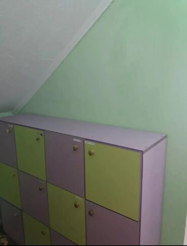 Двухъярусные детские кровати: Срочно продаю ‼️‼️‼️ ✅ Детские кроватки - 5шт×4= 20мест. ✅ Шкафчики - — 4