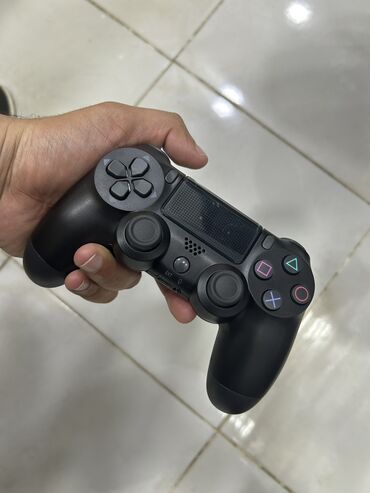 PS4 (Sony Playstation 4): PS4 
 
Yeni