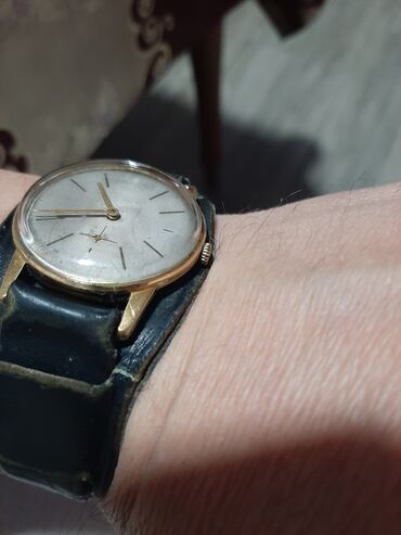 Ručni satovi: Stari sat ispravan tacno radi neznam koja je marka u pitanju nepise u — 2