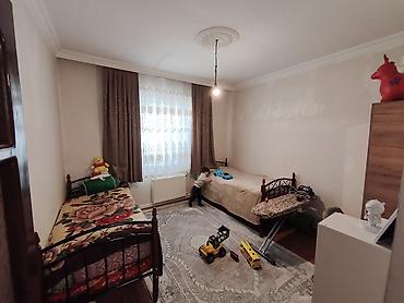 kredıtle evler: Satilir:4 otaqlı mənzil heyet evi.Oz şexsi evimdir.3 yataq otagi,1 — 2