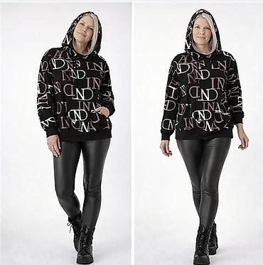 Dukserice: Ženska dukserica sa kapuljačom, crna sa celopreko štampanim — 2