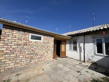 продаю дом бишкек маевка: Барачный, 68 м², 4 комнаты, Риэлтор, Косметический ремонт