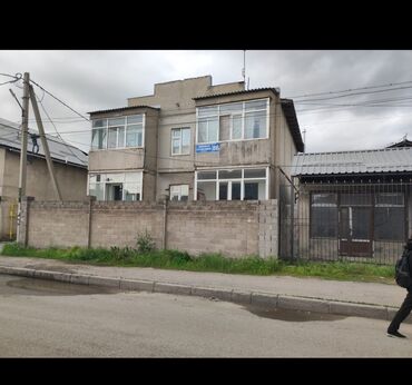 сдается дом на длительный срок: 190 м², 8 комнат, Балкон застеклен