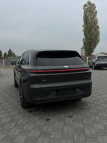 Другие автомобили: Представляем внедорожник Li Auto Li L6 в темно-сером цвете. Этот — 9