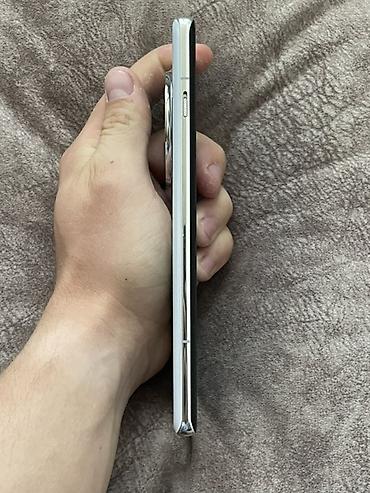 мишь: OnePlus 12, Б/у, 256 ГБ, цвет - Белый, 1 SIM, 2 SIM, eSIM — 8